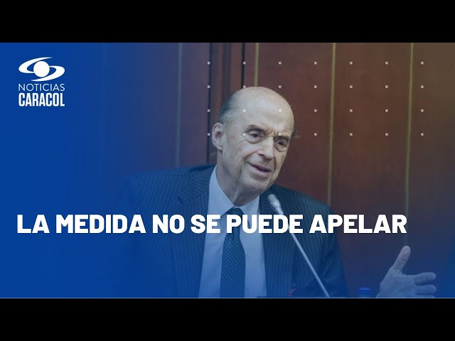 Canciller Álvaro Leyva, suspendido y llamado a juicio disciplinario por caso pasaportes