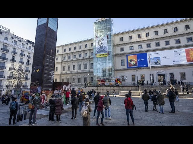 Greenpeace calls for Gaza ceasefire with protest at Madrid Museum