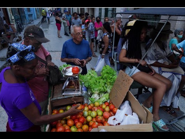 Info Martí | Cubanos se preparan para una "bomba inflacionaria" impactados por los precios