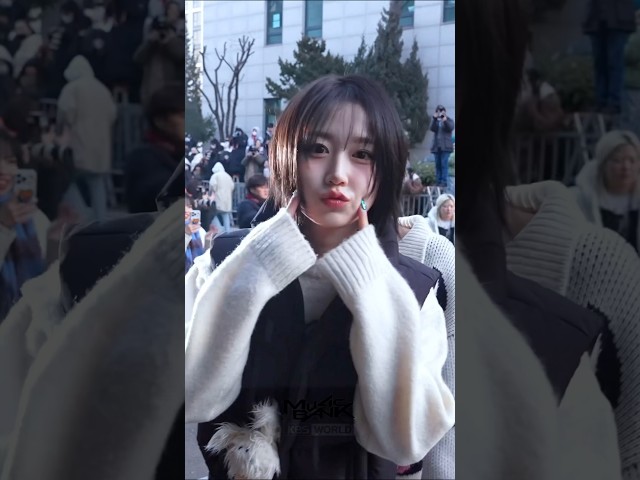 ⁣#NMIXX #엔믹스 #뮤뱅출근길