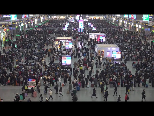 Visiting railway station in Shanghai on 1st day of Spring Festival travel rush