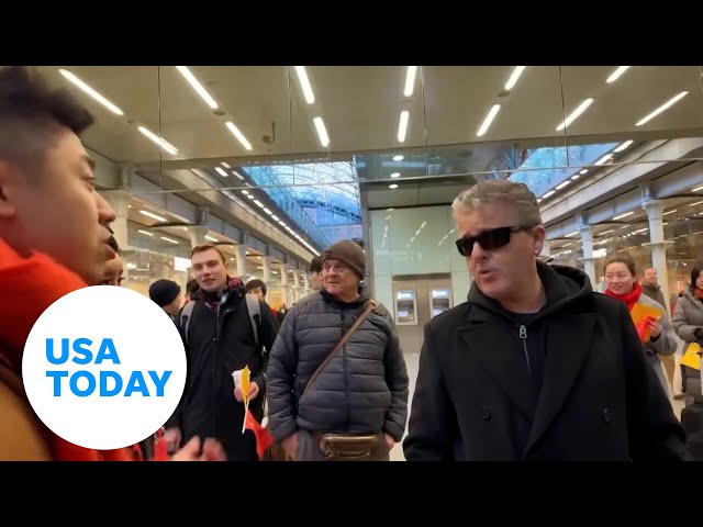 ⁣Tourist group, pianist argue over filming during public live-stream | USA TODAY