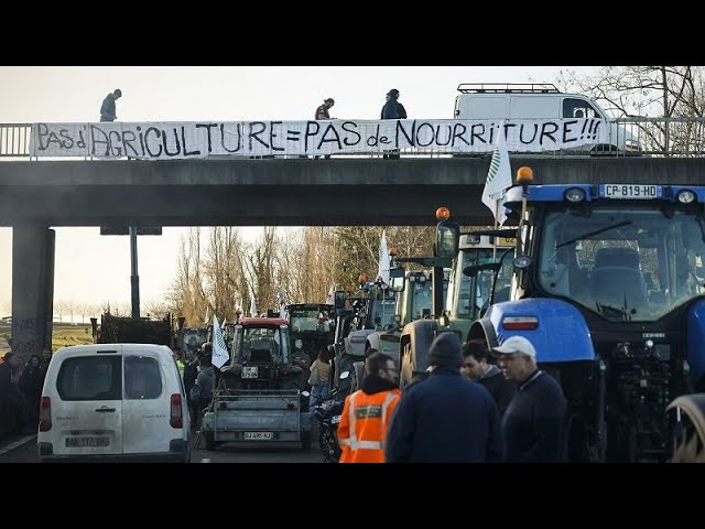 El Gobierno francés trata de calmar a los agricultores con concesiones