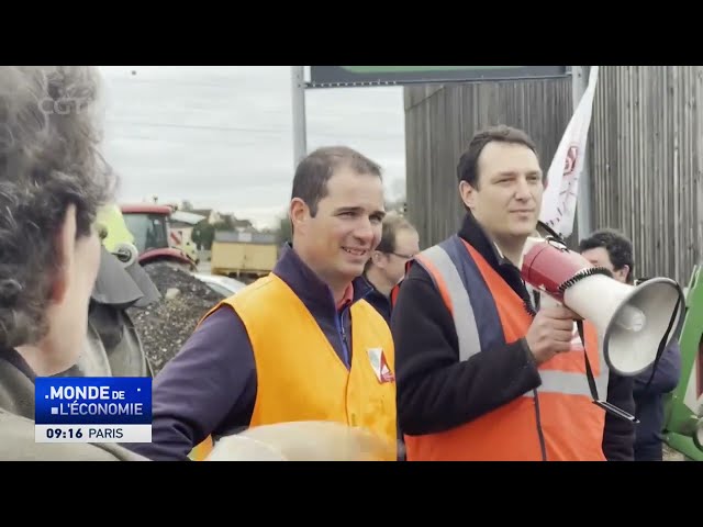 COLÈRE DES AGRICULTEURS EN FRANCE : Les blocages s'étendent et pourraient viser Paris