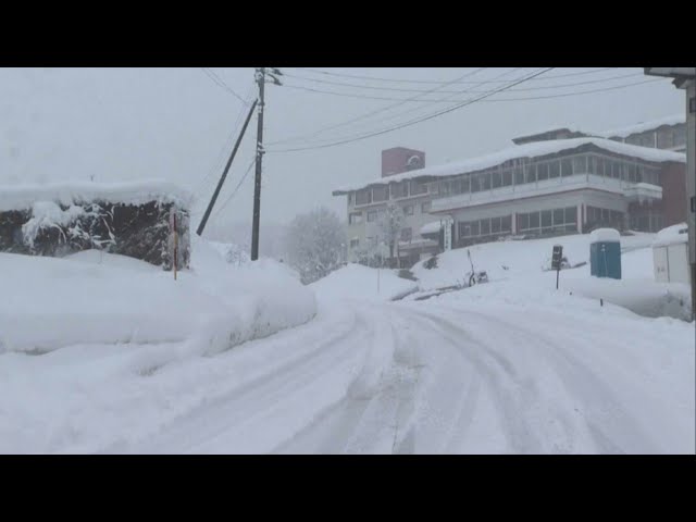 Сильные снегопады накрыли Японию