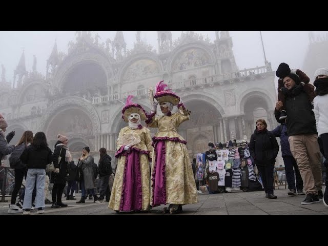 ⁣Nebel über der Lagunenstadt: Der Karneval von Venedig 2024 hat begonnen