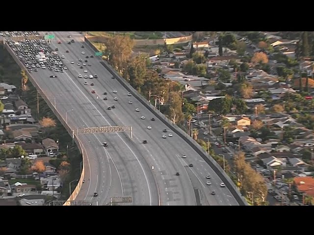 Shooting investigation shuts down 118 Freeway near Pacoima