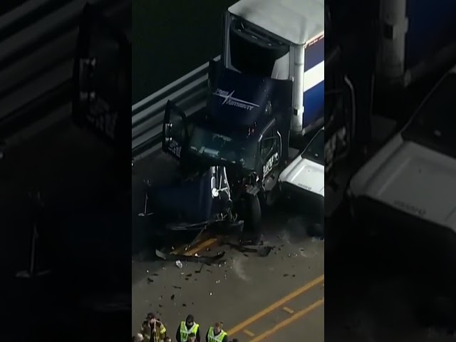 Over 40 vehicles involved in crash on US bridge