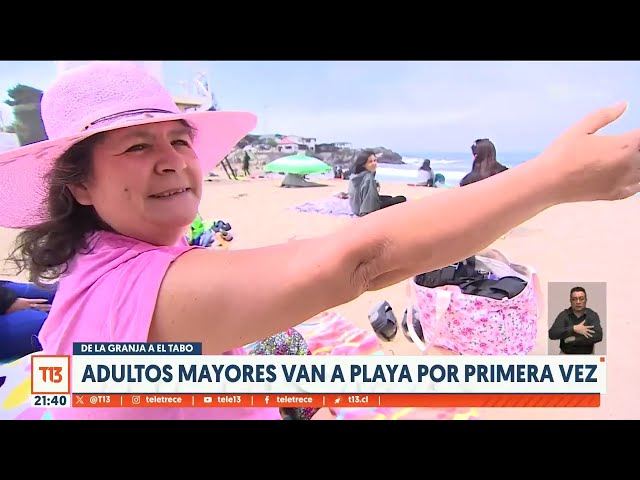 Adultos mayores van a la playa por primera vez