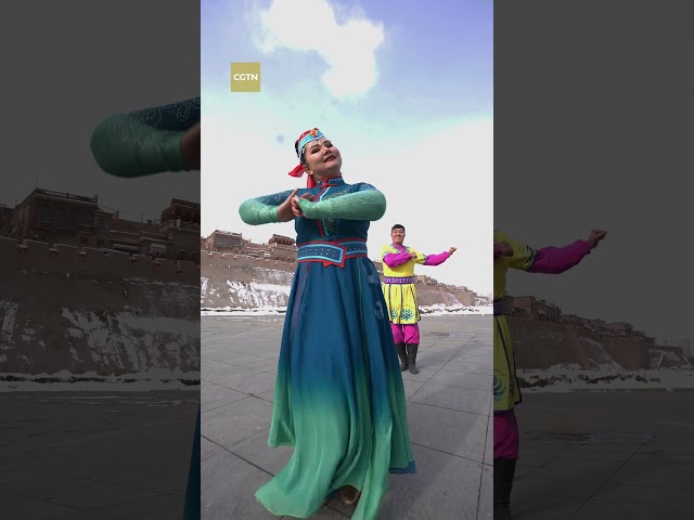 Locals in Xinjiang's Kashgar join the Loong Year Loong Dance challenge