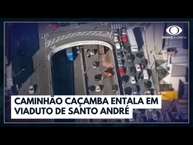 Caminhão entala e gera congestionamento na grande SP I Bora Brasil