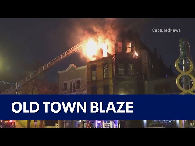 Chicag fire: Flames erupt at Old Town apartment building