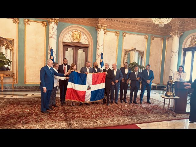 Presidente Abinader recibe a los campeones del Béisbol Invernal Tigres del Licey