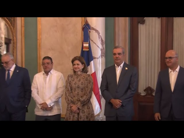 Presidente Abinader recibe a los campeones del Béisbol Invernal Tigres del Licey