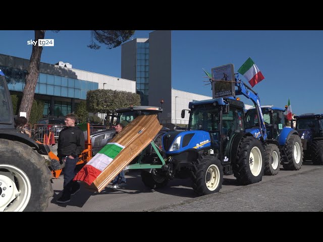 Protesta agricoltori, trattori in piazza ad Avellino