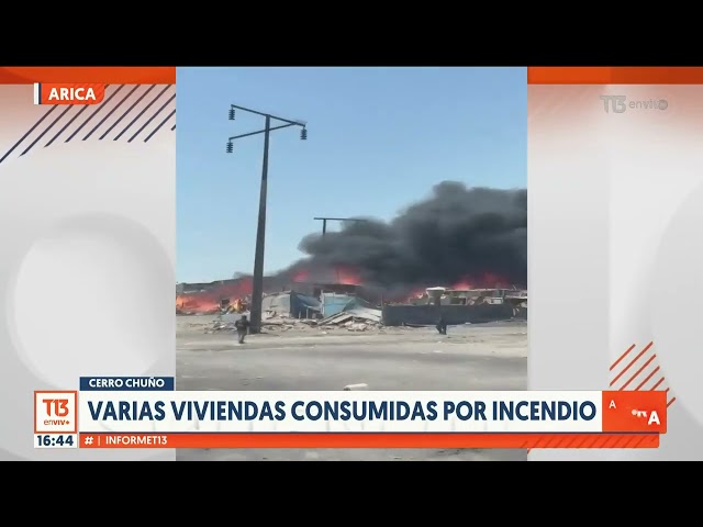 Voraz incendio consume varias casas en Cerro Chuño de Arica