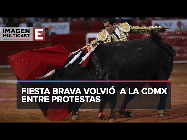 Taurinos vs proanimales: Chocan bandos por las corridas en la Plaza México