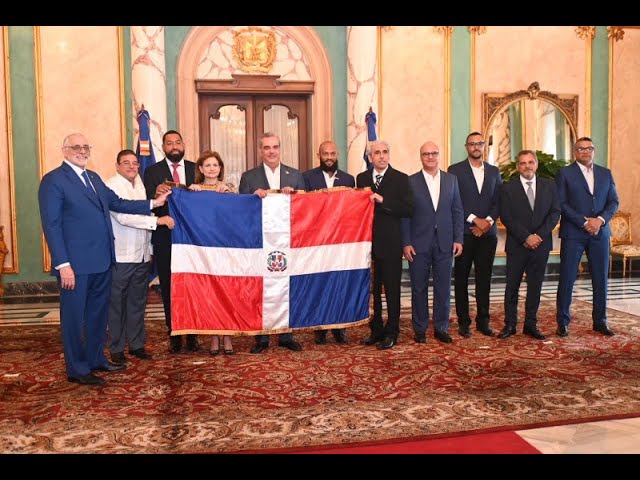 Presidente Abinader entrega bandera y considera que es "difícil" ganarle a los Tigres del 