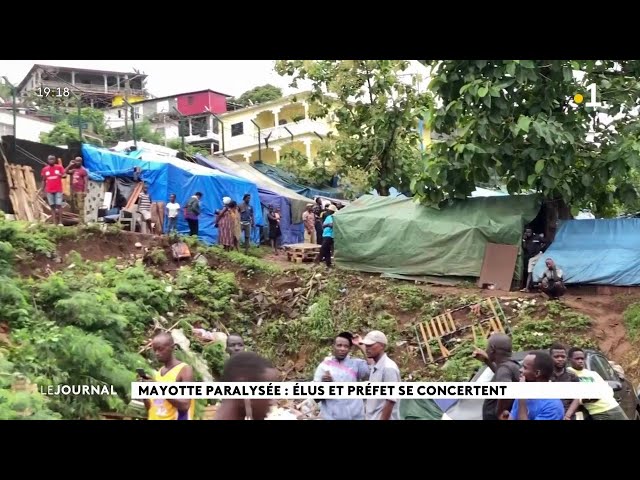 Mayotte paralysée : élus et préfet se concertent