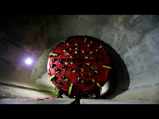 How is highway tunnel constructed above 3,000 meters in China