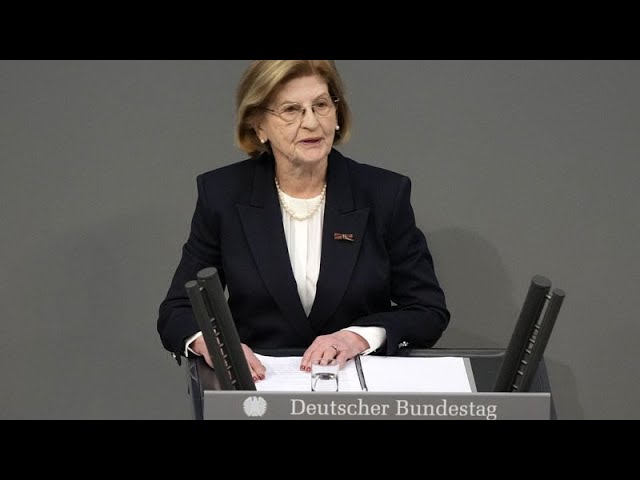 ⁣Emotivo discurso de una superviviente del Holocausto para conmemorar la liberación de Auschwitz