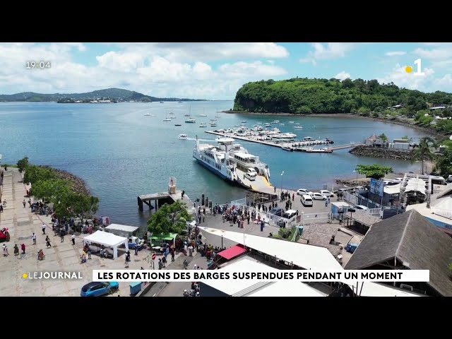 Les rotations des barges suspendues pendant un moment