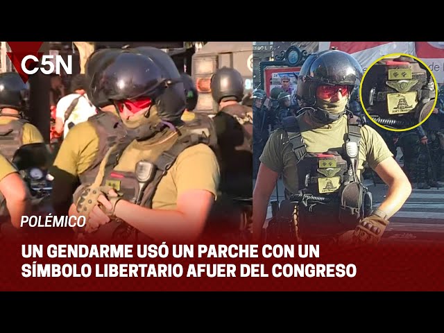 GENDARME usó un PARCHE con un SÍMBOLO LIBERTARIO en el OPERATIVO en el CONGRESO