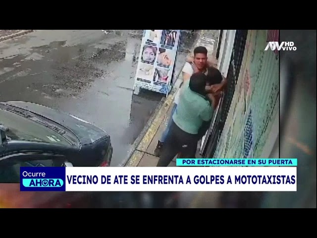 Ate: Vecino se enfrenta a golpes a mototaxistas por estacionarse frente a su puerta