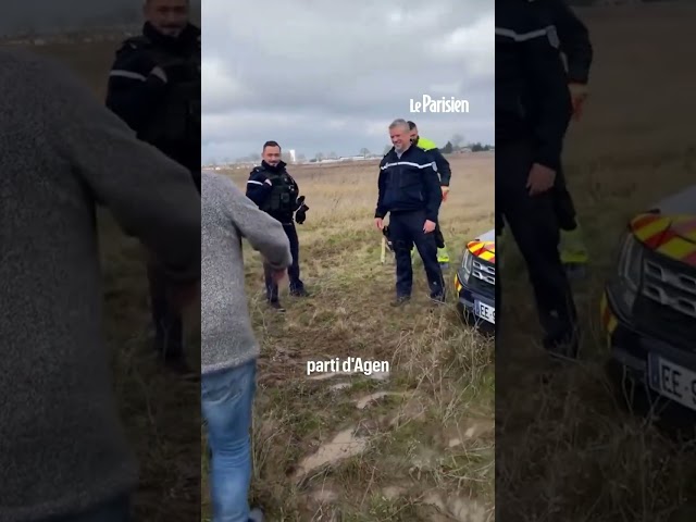 Des agriculteurs de la CR47 dépannent des gendarmes embourbés dans un champ