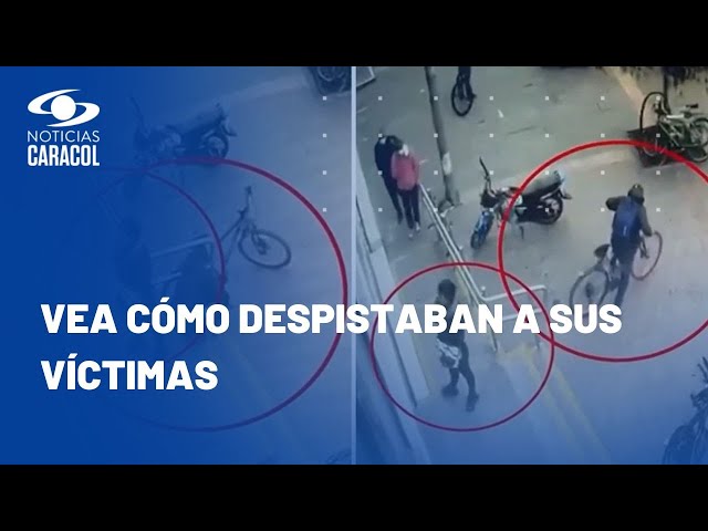 Esta pareja de esposos fue captada robando descaradamente bicicletas en Bogotá