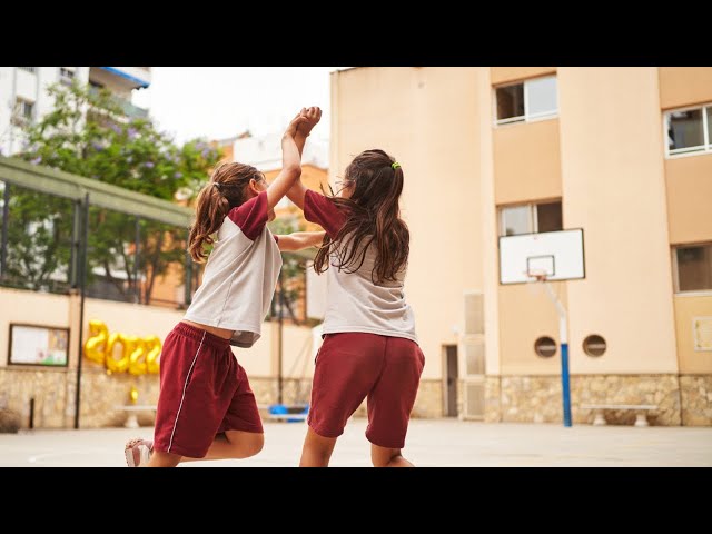 Queensland students enjoy lunchtime sports after phone ban begins