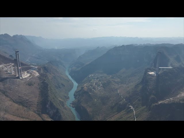 Mega canyon bridge in China's Guizhou to bring convenience to local people