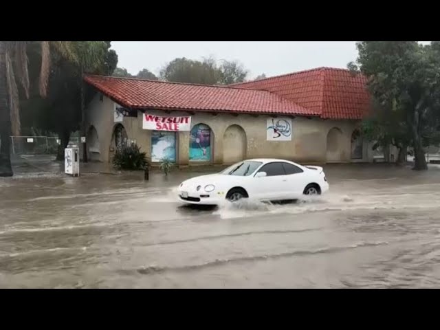 Проливные дожди обрушились на Калифорнию