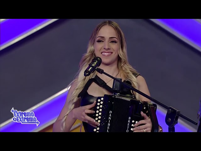 Barbie del Acordeón Presentación en Vivo | Extremo a Extremo