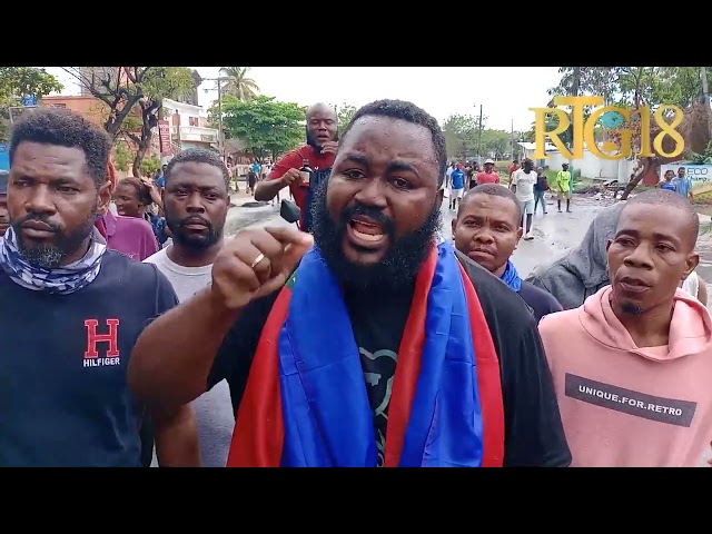 Plizyè santèn moun manifeste nan vil Okay pou ekzije demisyon premye minis Dr. Ariel Henry.