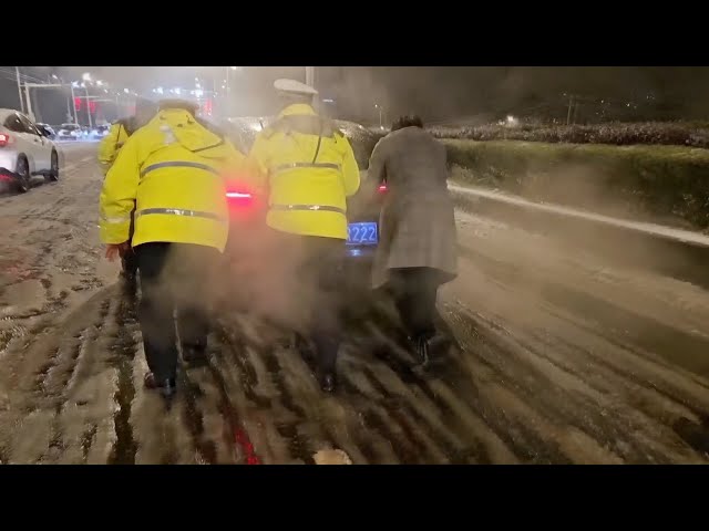 Freezing rain hits Wuhan, posing challenges for local residents