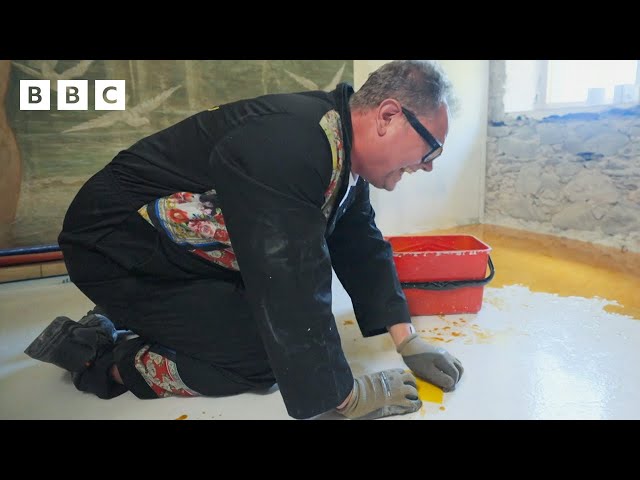 Alan Carr's DIY Gold Floor RUINED by Flies | Amanda & Alan's Italian Job - BBC