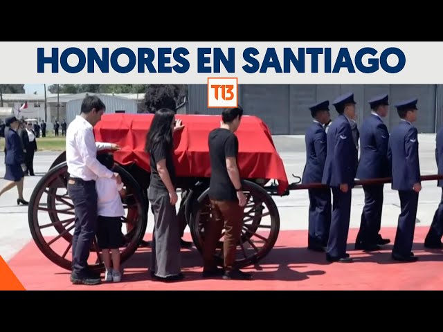 Honores al cuerpo de Sebastián Piñera en su llegada a Santiago