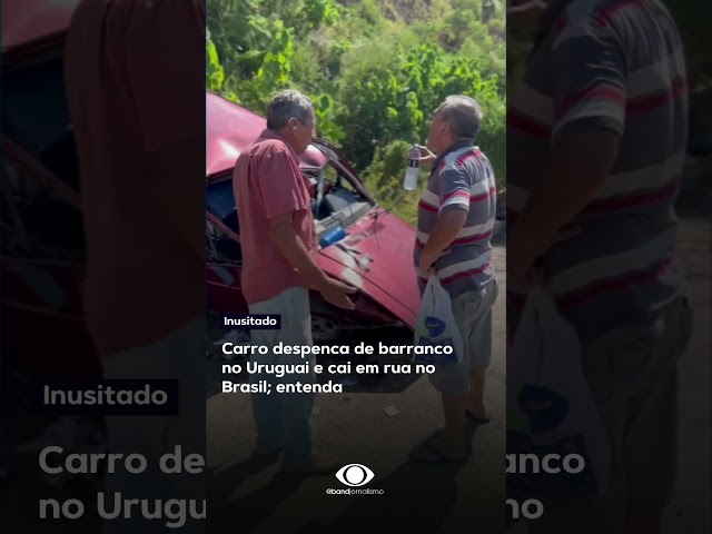 Carro despenca de barranco no Uruguai e cai em rua no Brasil