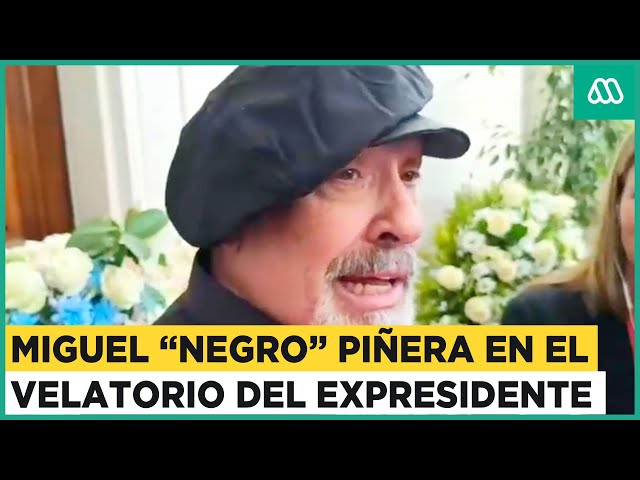 Miguel "Negro" Piñera custodia féretro de su hermano tras llegada a ex Congreso