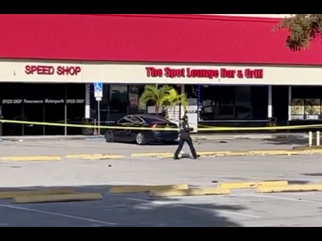 Investigan tiroteo en estacionamiento de plaza comercial en Lauderhill que dejó un muerto