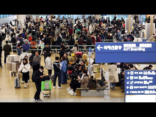 설 연휴 하루 전 공항 '북적'…가족과 함께 해외로 / 연합뉴스TV (YonhapnewsTV)