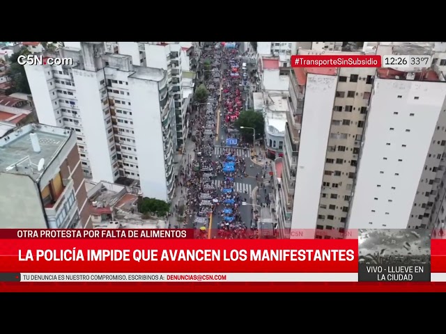 TENSIÓN en PUENTE PUEYRREDÓN: la POLICÍA IMPIDE que avancen los MANIFESTANTES