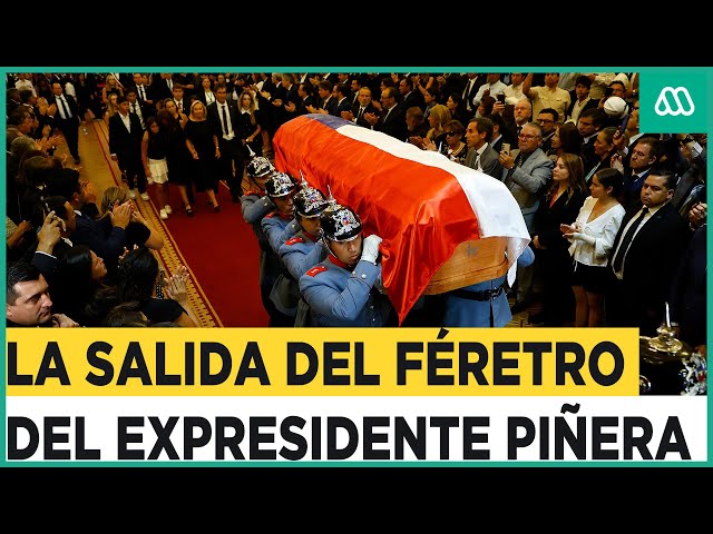 Salida del féretro del expresidente Sebastián Piñera hacia la Catedral de Santiago