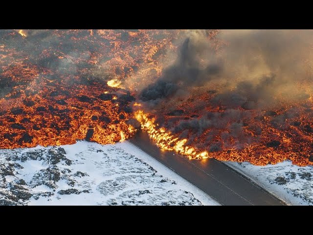 NO COMMENT | Rastro de destrucción que deja la lengua de lava del volcán de Grindavik