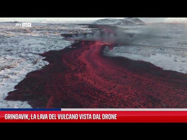 Grindavik, la lava del vulcano vista dal drone