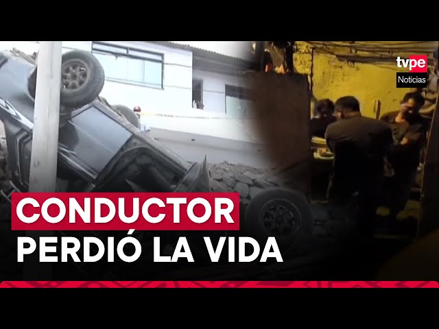 Comas: conductor pierde el control de su auto por huir de sicarios y cae sobre vivienda