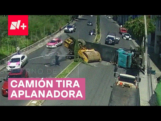 Camión transportaba aplanadora y vuelca - N+