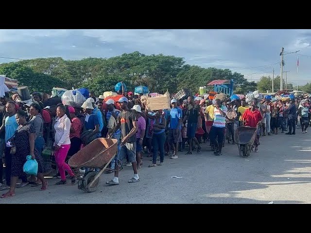 #SegundaEmisión| Haitianos asisten este viernes al mercado fronterizo en Dajabón