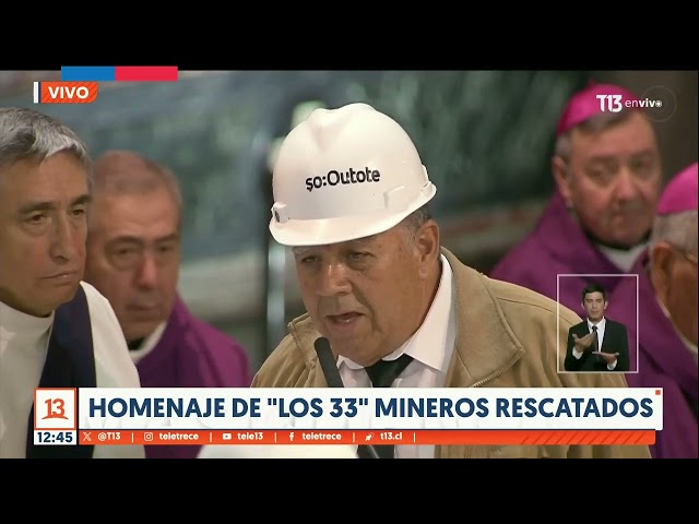 Homenaje de "Los 33" mineros rescatados a expresidente Piñera